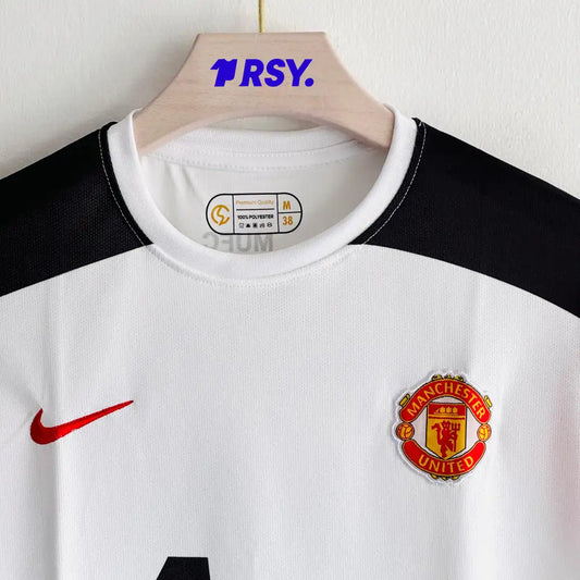 MANCHESTER UNITED 2010-11 AWAY KIT ROONEY EMBROIDERY