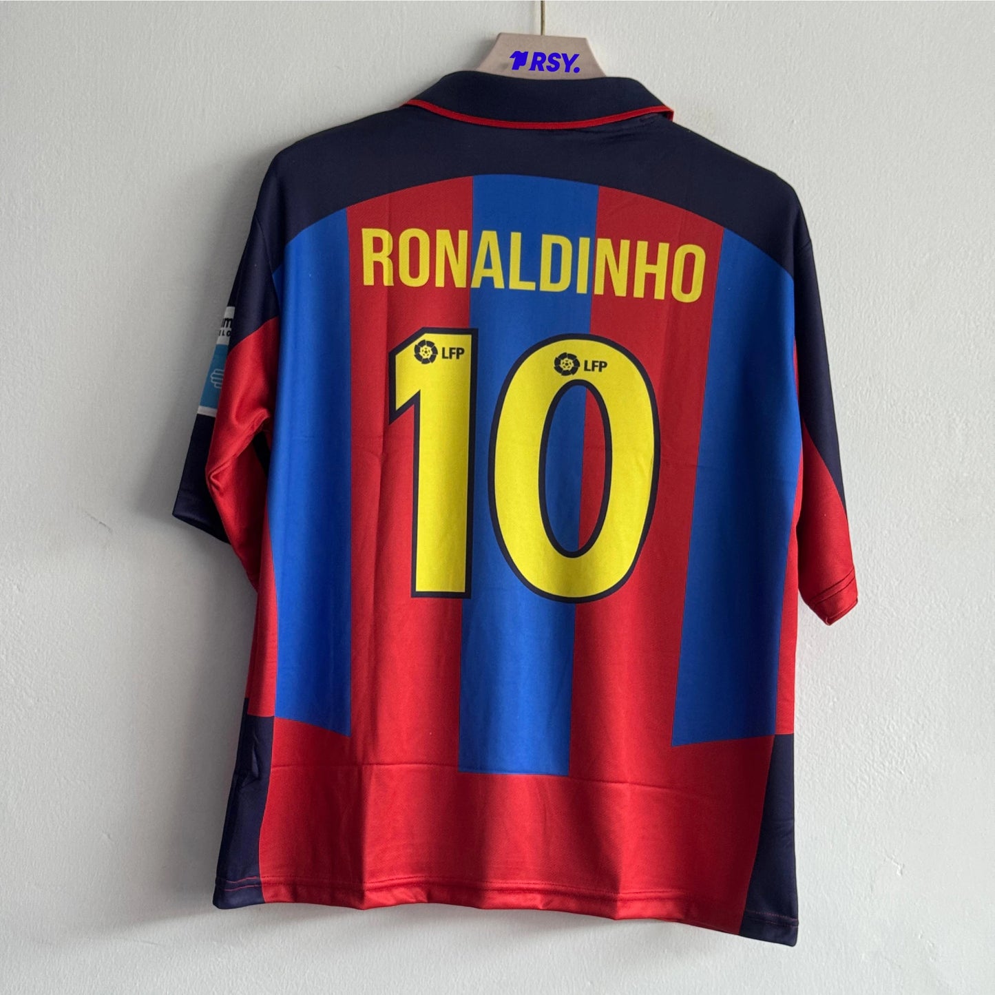 BARCELONA 2003-04 HOME KIT RONALDINHO FIVESLEEVE POLO